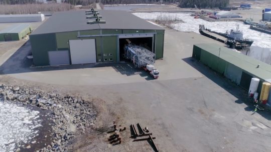 Kuvakaappaus videosta: Pohjoismaiden suurimman LNG-vastaanottoterminaalin rakentaminen