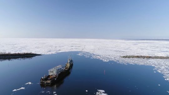 Kuvakaappaus videosta: Pohjoismaiden suurimman LNG-vastaanottoterminaalin rakentaminen