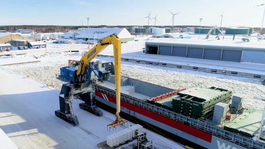 Kuvakaappaus videosta: MANTSINEN 200R x Havator