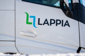 Lappian logo valkoisen kuorma-auton ovessa