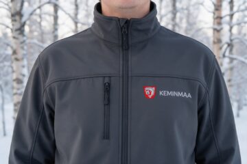 Keminmaan logo brodeerattuna takin rinnassa