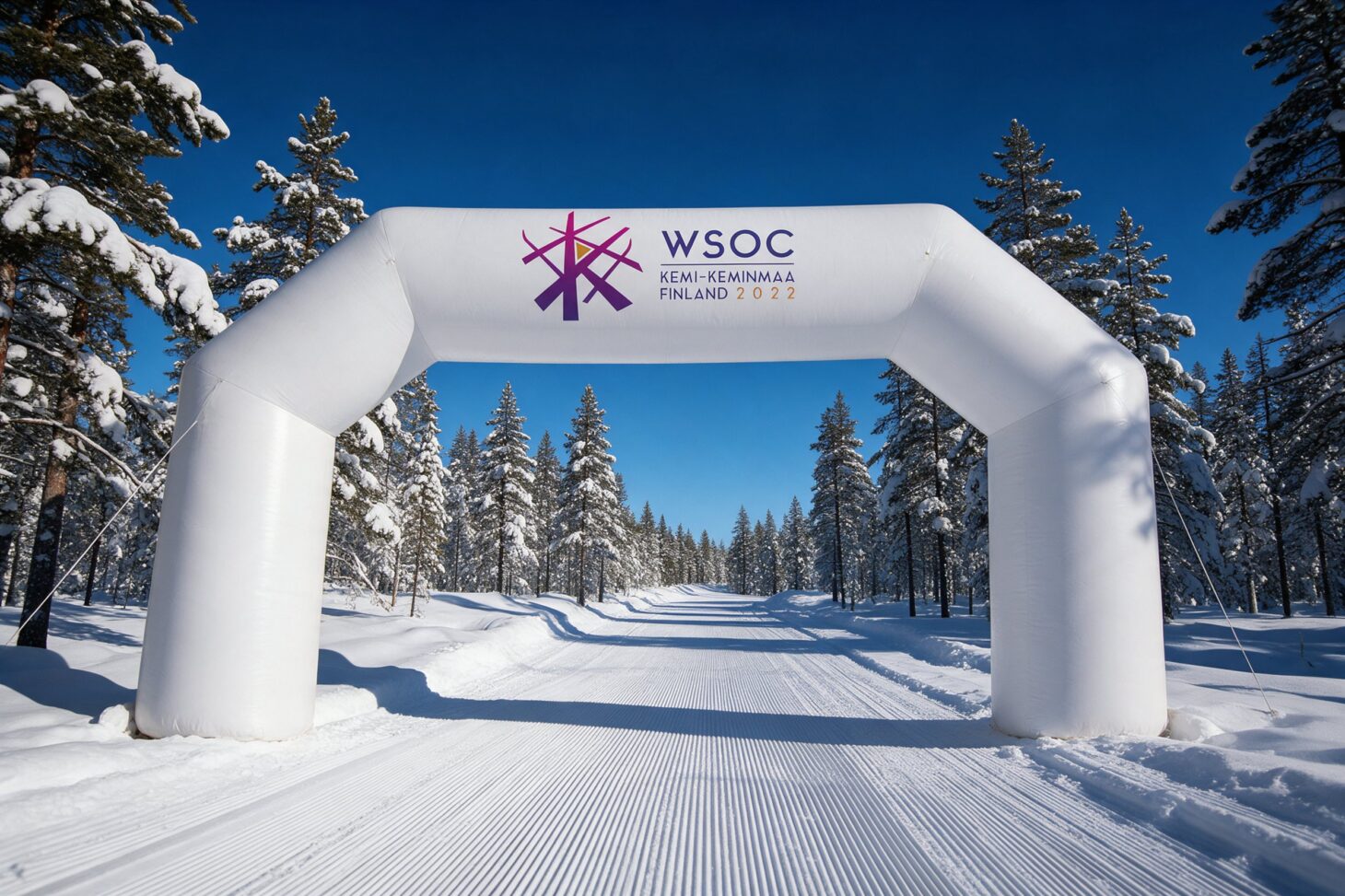 WSOC 2022 -kisojen ilme maalikaaressa talvisella ladulla